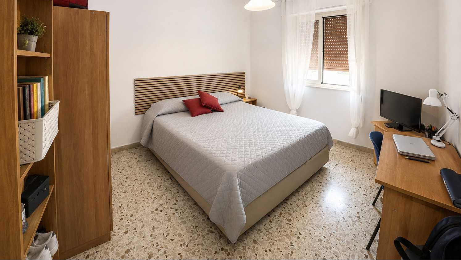 Camere Essenziale Case Studenti Palermo - Via Umberto Solarino